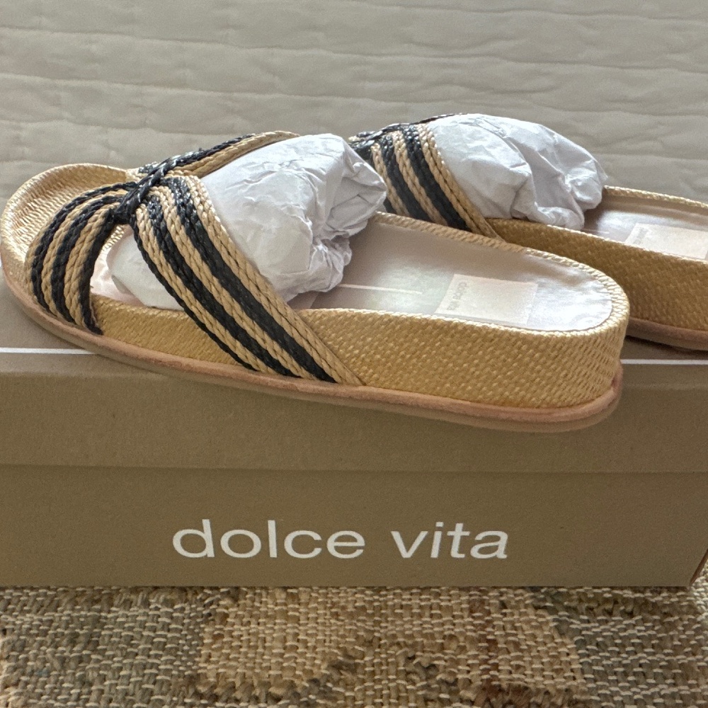 Dolce Vita Selda Sandal NWOT in box!